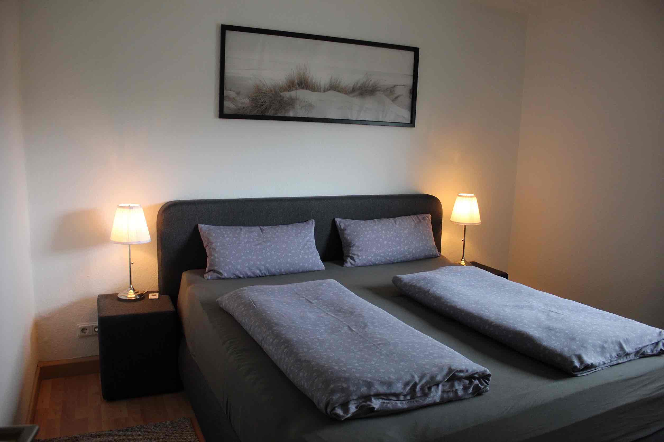 Helle Einrichtung der Ferienwohnung Zwergmöwe im Möwennest